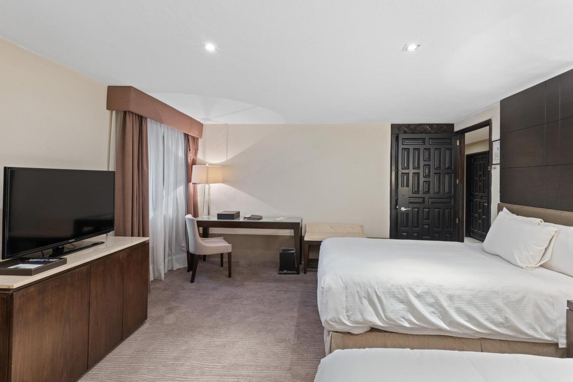 Quinta Real Puebla Hotell Exteriör bild A guest room at the Hilton Garden Inn